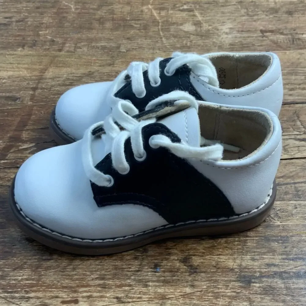 Footmates Cheer Saddle oxfords‎ size 4W